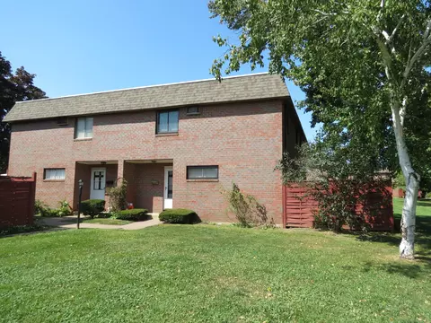 27 Sharon Ln #27, Wethersfield, CT 06109