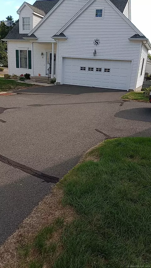 20 Albertson Way #20, Bristol, CT 06010