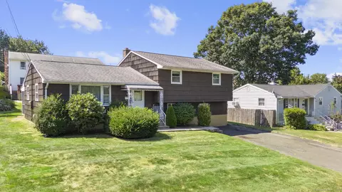 202 Bamford Ave, Waterbury, CT 06708