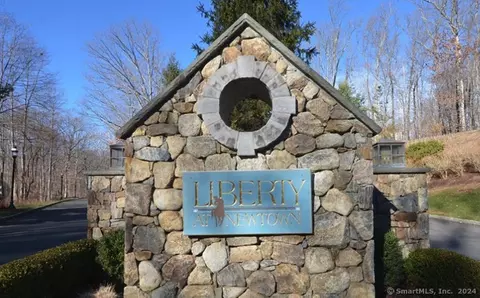 26 Franklin Ct #26, Newtown, CT 06470