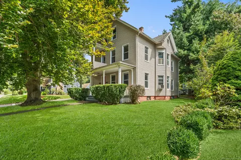 422 S Main St, Wallingford, CT 06492