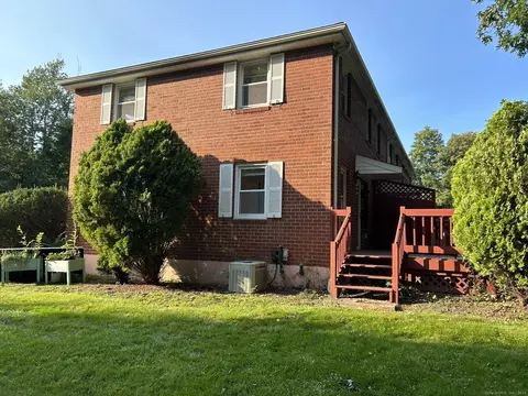 16 Mansfield Dr #16, Northford, CT 06472