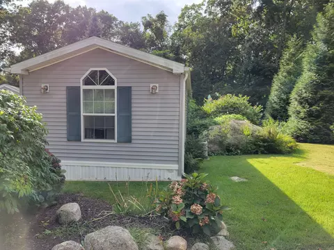 944 Long Cove Rd #TRLR 1, Gales Ferry, CT 06335