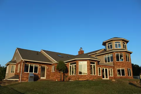 102 N Main St, East Granby, CT 06026