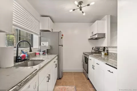 38 N Main St #19, West Hartford, CT 06107