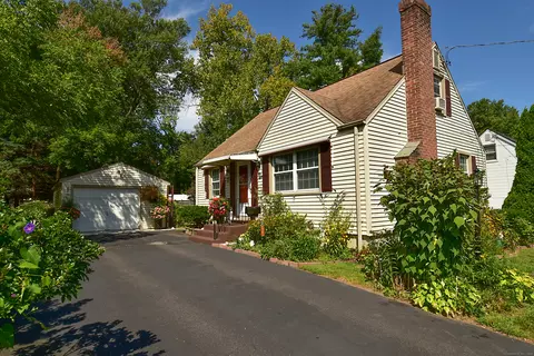 91 Grove St, Windsor, CT 06095