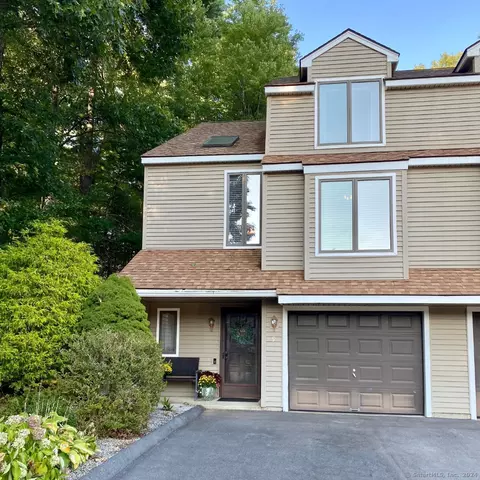 2 Westside Dr #9, North Grosvenor Dale, CT 06255