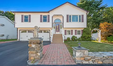 25 Laurie Pl, Waterbury, CT 06704