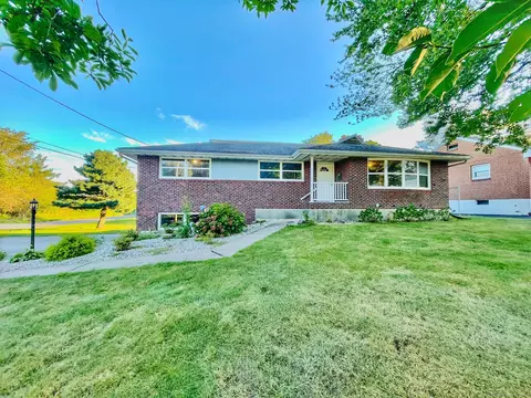 19 Nutmeg Ln, Newington, CT 06111