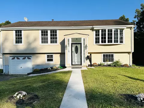 4 David Cir, Windsor, CT 06095