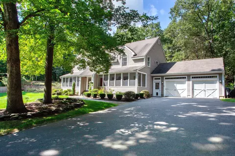 94 W Simsbury Rd, Canton, CT 06019