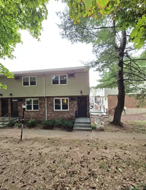 109 Blackstone Vlg #109, Meriden, CT 06450
