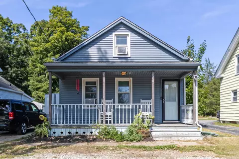 70 School St, Plainfield, CT 06374