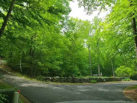 31 Katrina Cir, Bethel, CT 06801