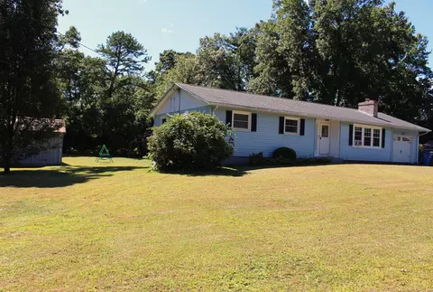 27 Seagrave St, Killingly, CT 06239 photo 1