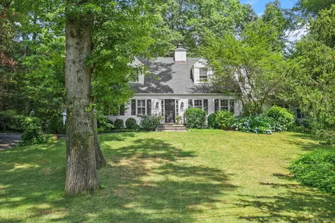 10 Mclaren Rd S, Darien, CT 06820