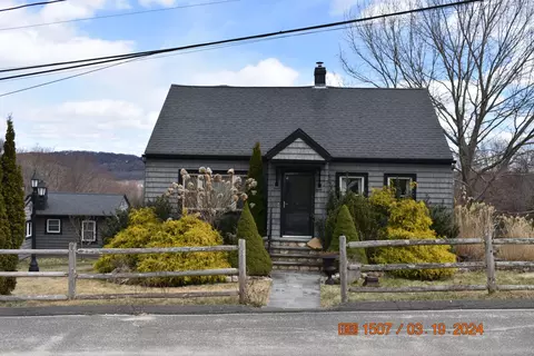 60 Old Colonial Rd, Watertown, CT 06779
