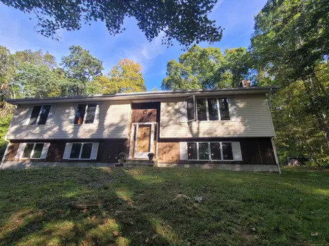 54 Portland Dr, Ashford, CT 06278