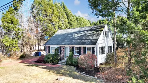 23 Easy St, Plainfield, CT 06374