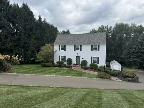 98 Oxbow Ln, Northford, CT 06472