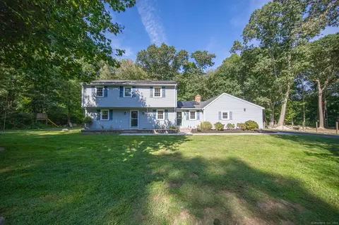 3 Quail Meadow Ln, Ledyard, CT 06335