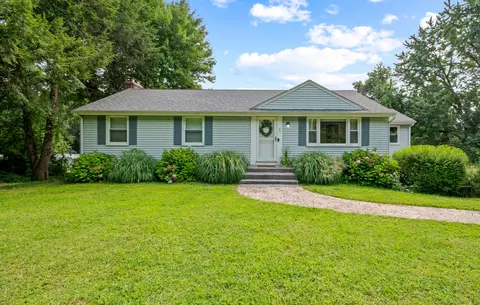 65 Vernon St W, Manchester, CT 06042