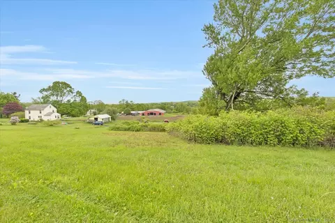 Exterior - 148 Wallingford Rd, Durham, CT 06422 photo 3 of 5