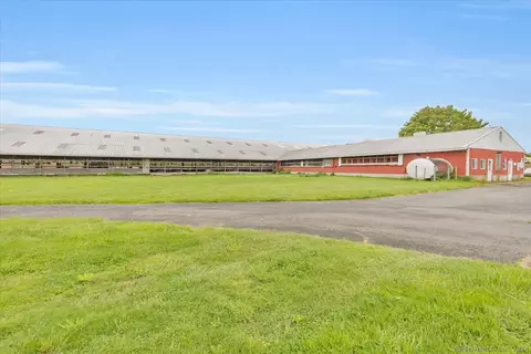 Exterior - 148 Wallingford Rd, Durham, CT 06422 photo 2 of 5
