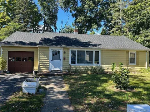 3 Banas Ct, Norwich, CT 06360
