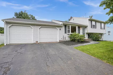50 Robertson Dr, Hamden, CT 06518