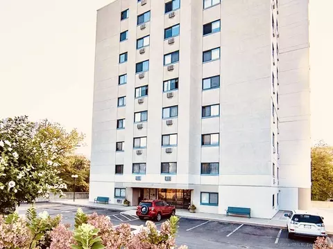 51 Schuyler Ave #5F, Stamford, CT 06902