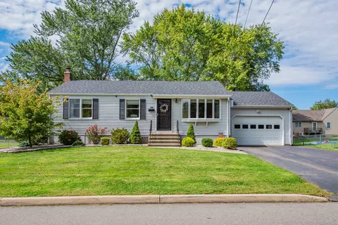 17 Spruce St, Middletown, CT 06457