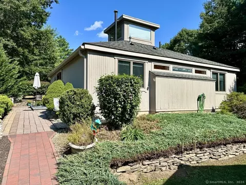4 Finch Run #4, Avon, CT 06001