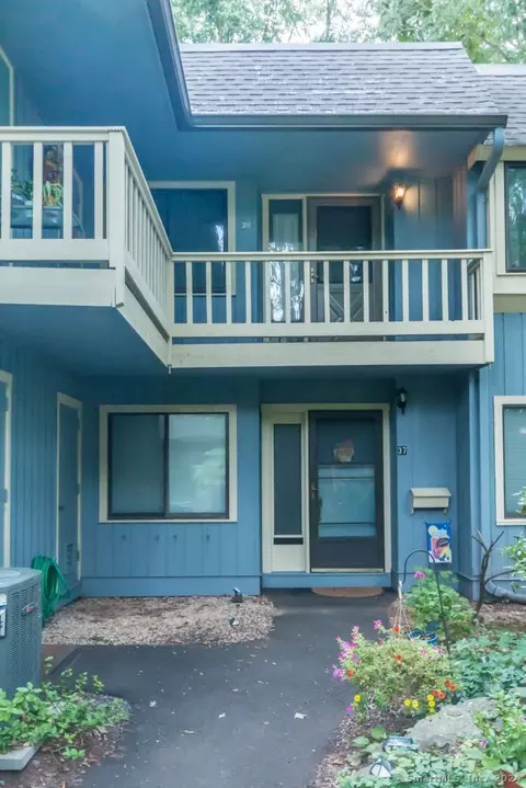 38 Coach Dr #38, Southington, CT 06489