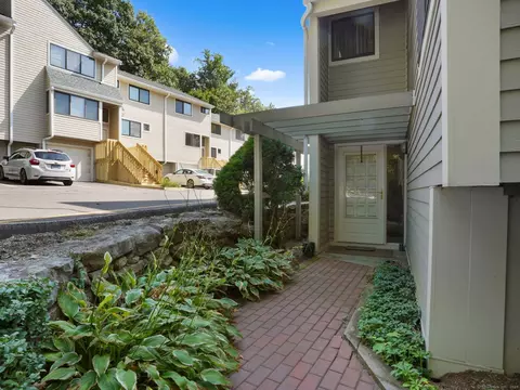 314 Sunrise Hill Ln #314, Norwalk, CT 06851