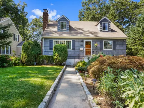 122 Woodbury Ave, Stamford, CT 06907
