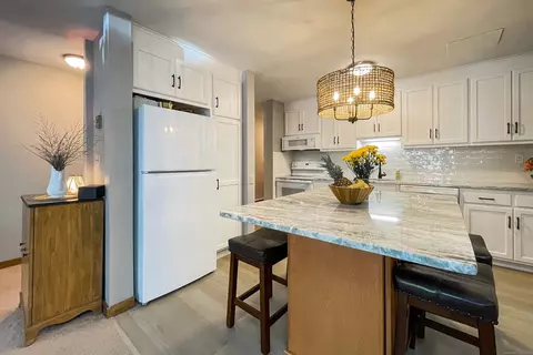 201 College St #16, Middletown, CT 06457