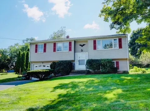 32 Deer Run Rd, Wallingford, CT 06492