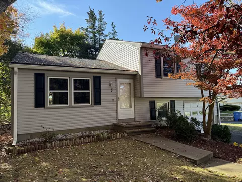 3 Avon Ct, Middletown, CT 06457