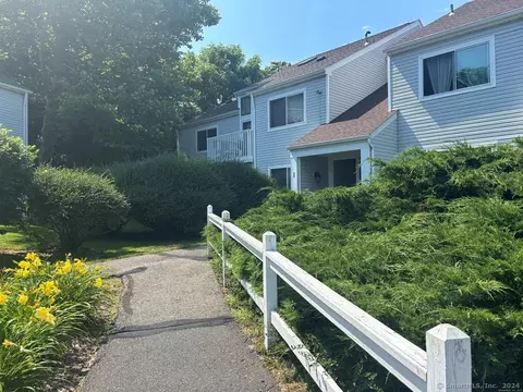 1 Brookwood Dr #D, Rocky Hill, CT 06067