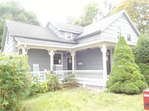 85 Prospect St, Moosup, CT 06354