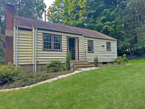 1 Woods End Ln, Norwalk, CT 06850