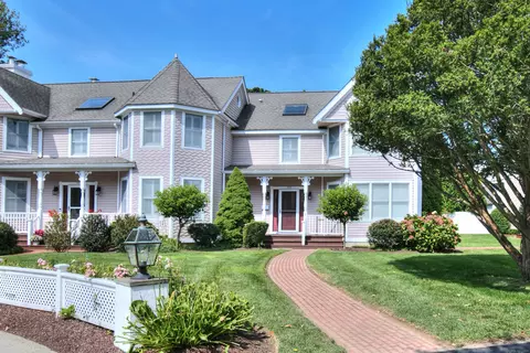 152 Sherman Ct #152, Fairfield, CT 06824