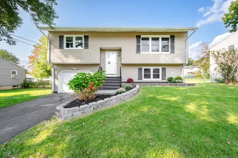 112 Lincolndale Dr, Waterbury, CT 06704