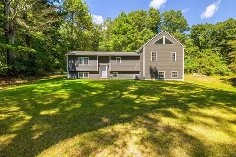 84 Aspinock Rd, Putnam, CT 06260