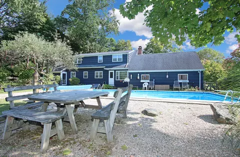 8 Taunton Lake Dr, Newtown, CT 06470