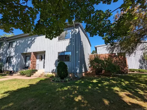 29 Webster Ct #29, Newington, CT 06111