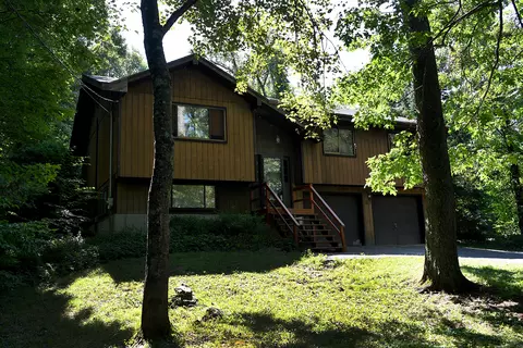 8 Candleview Dr, Sherman, CT 06784