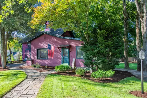 7 Washington Rd, Woodbury, CT 06798