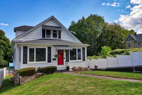 252 Tudor St, Waterbury, CT 06704